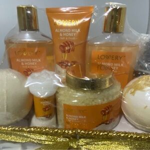 Lovery Almond Milk & Honey Bath Set